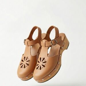 ZARA Girls Tan Leather Wooden Clogs Floral Cutout Studded Sandals Size 32 (US 1)